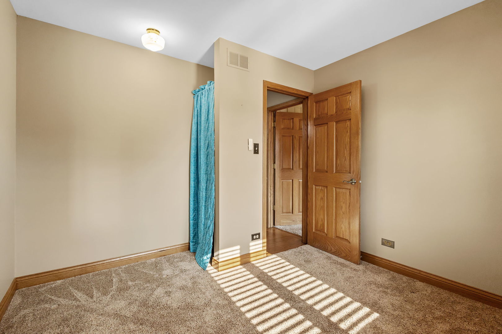 16052 Debra Drive, Oak Forest, IL 60452