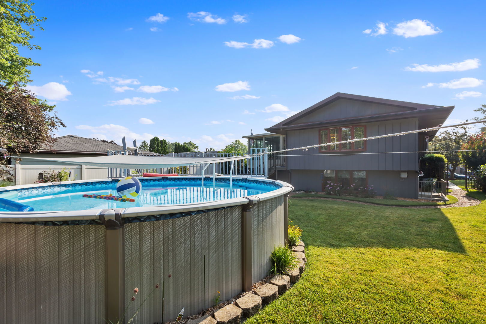 16052 Debra Drive, Oak Forest, IL 60452