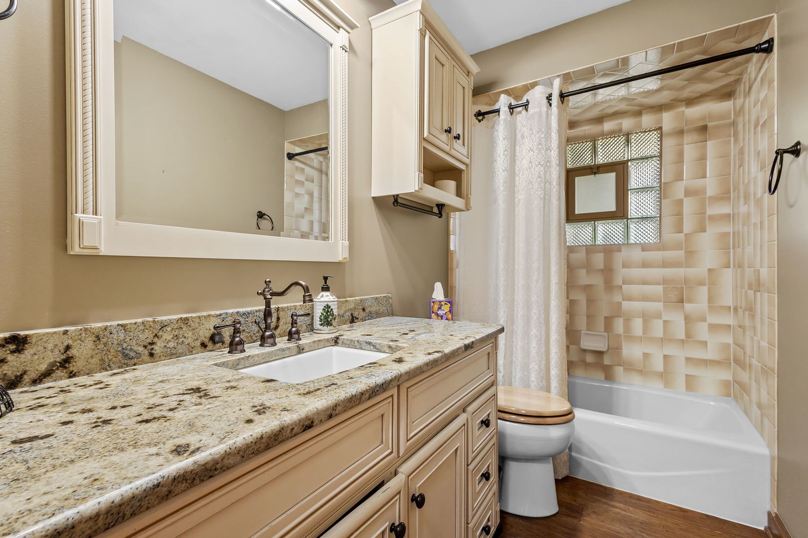 16052 Debra Drive, Oak Forest, IL 60452