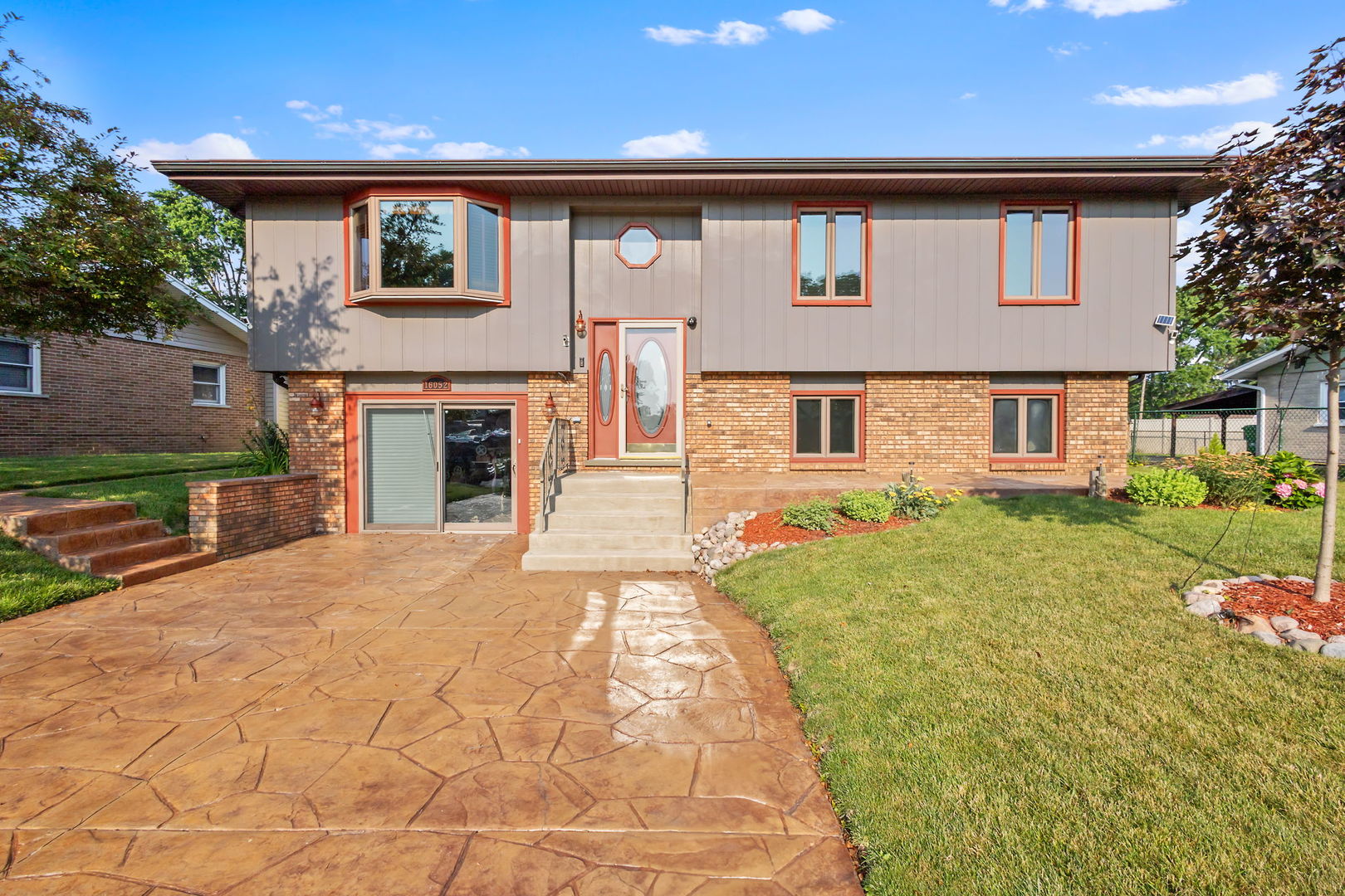 16052 Debra Drive, Oak Forest, IL 60452