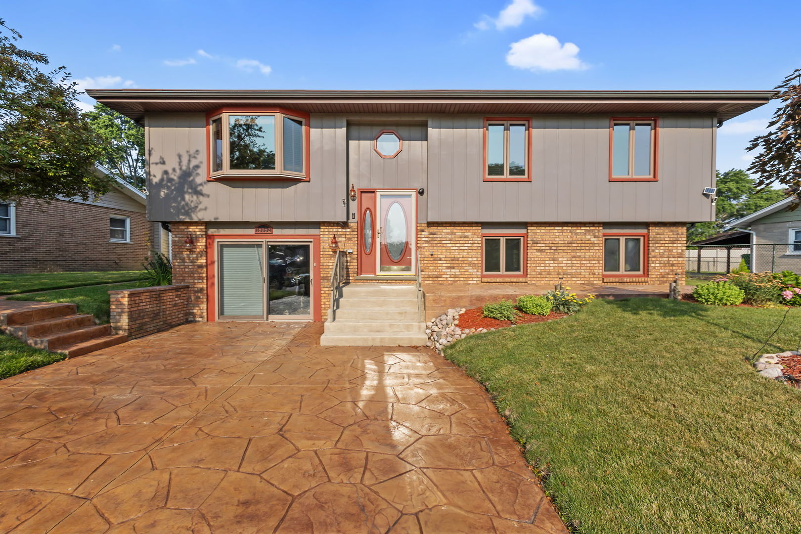 16052 Debra Drive, Oak Forest, IL 60452