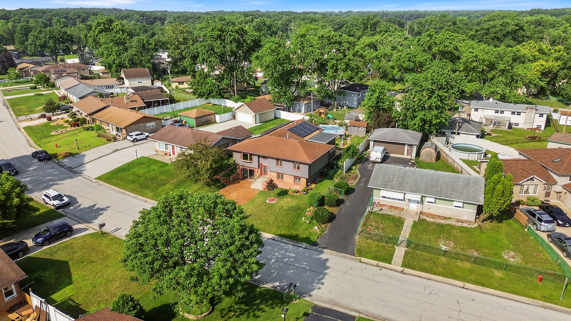 16052 Debra Drive, Oak Forest, IL 60452