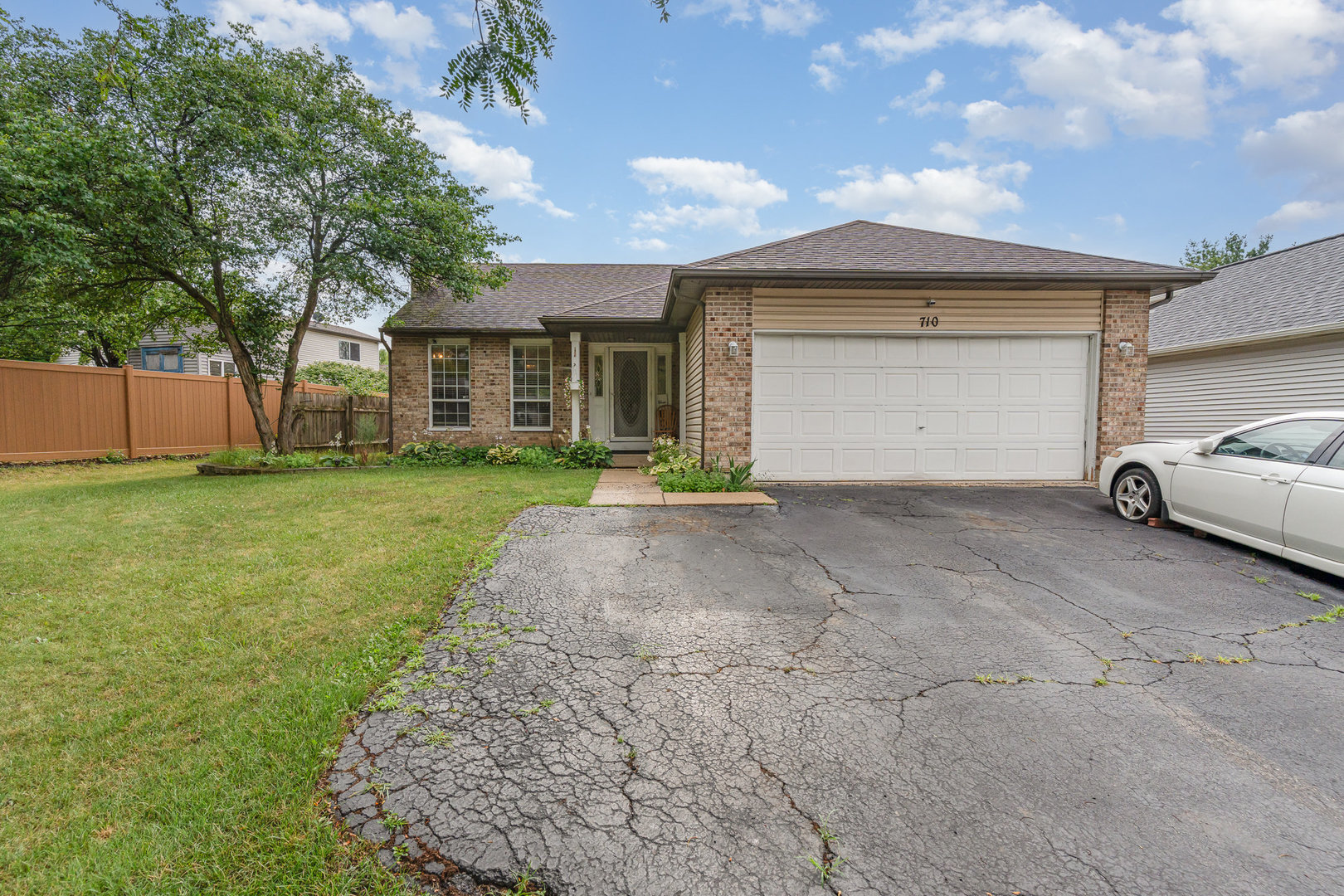 710 Mariner Drive, Elgin, IL 60120