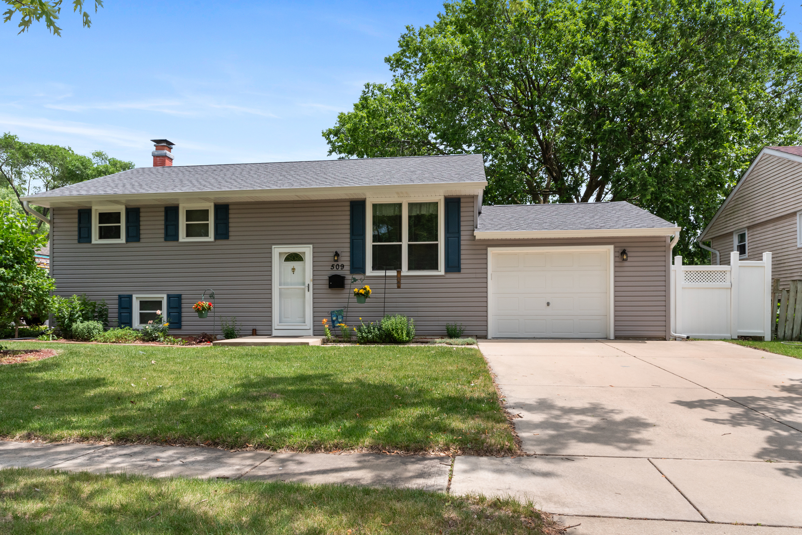 509 Waverly Avenue, Streamwood, IL 60107