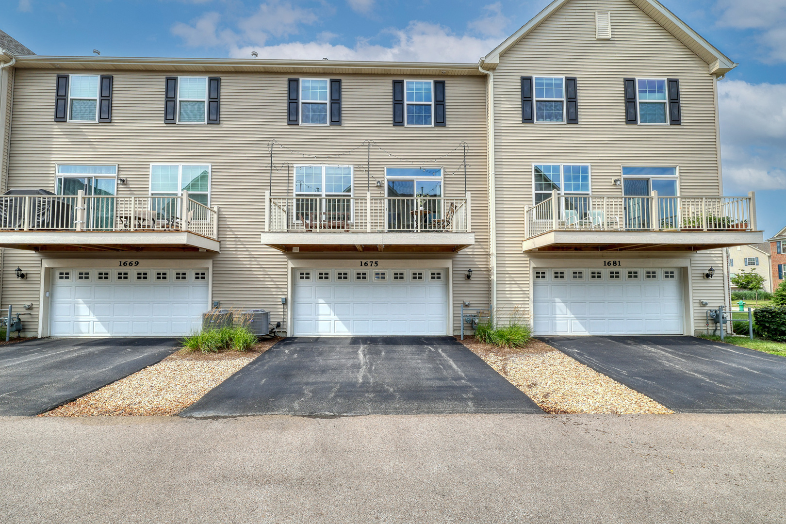1675 Sager Way, Batavia, IL 60510