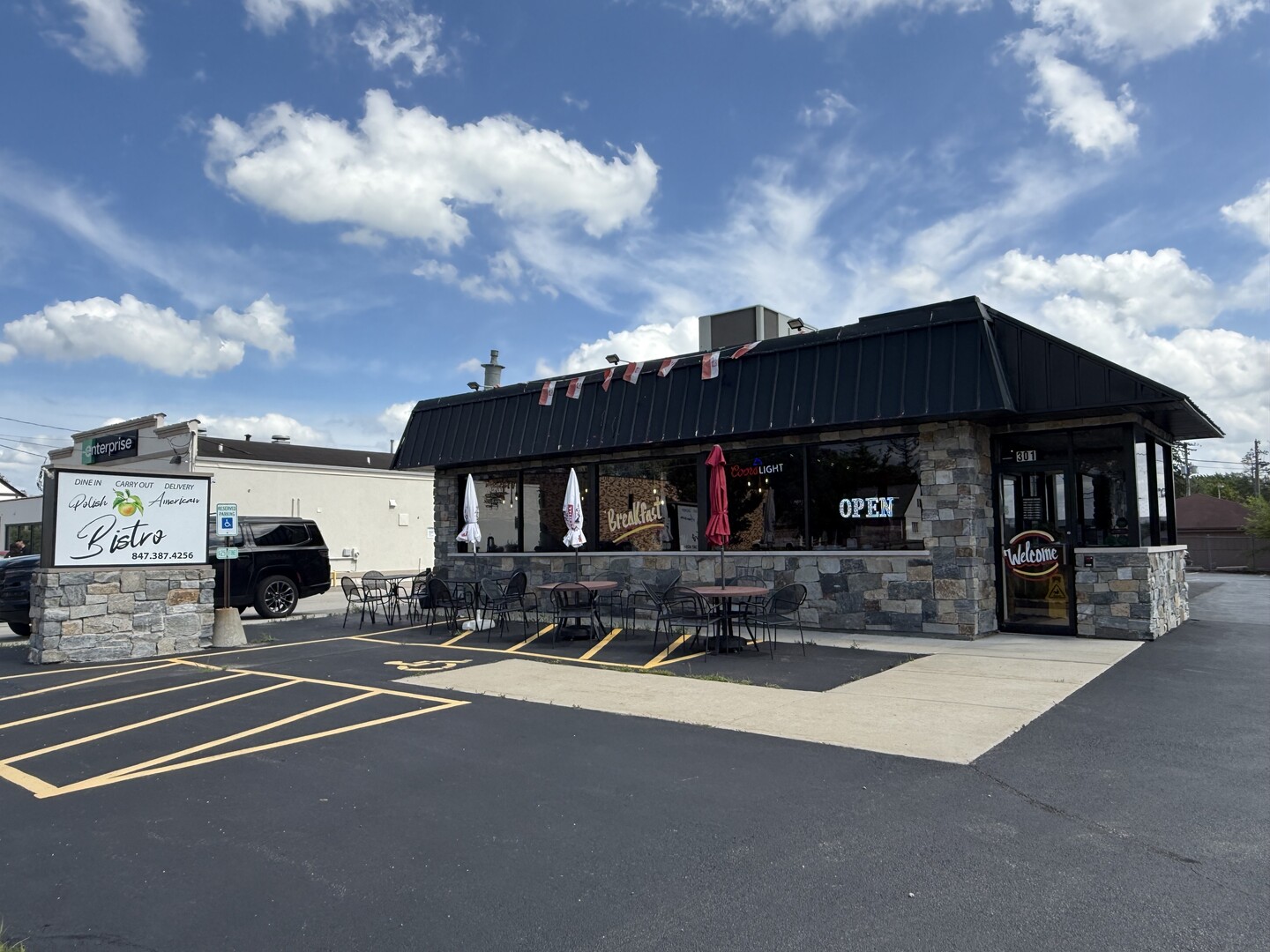 301 W Northwest Highway, Barrington, IL 60010