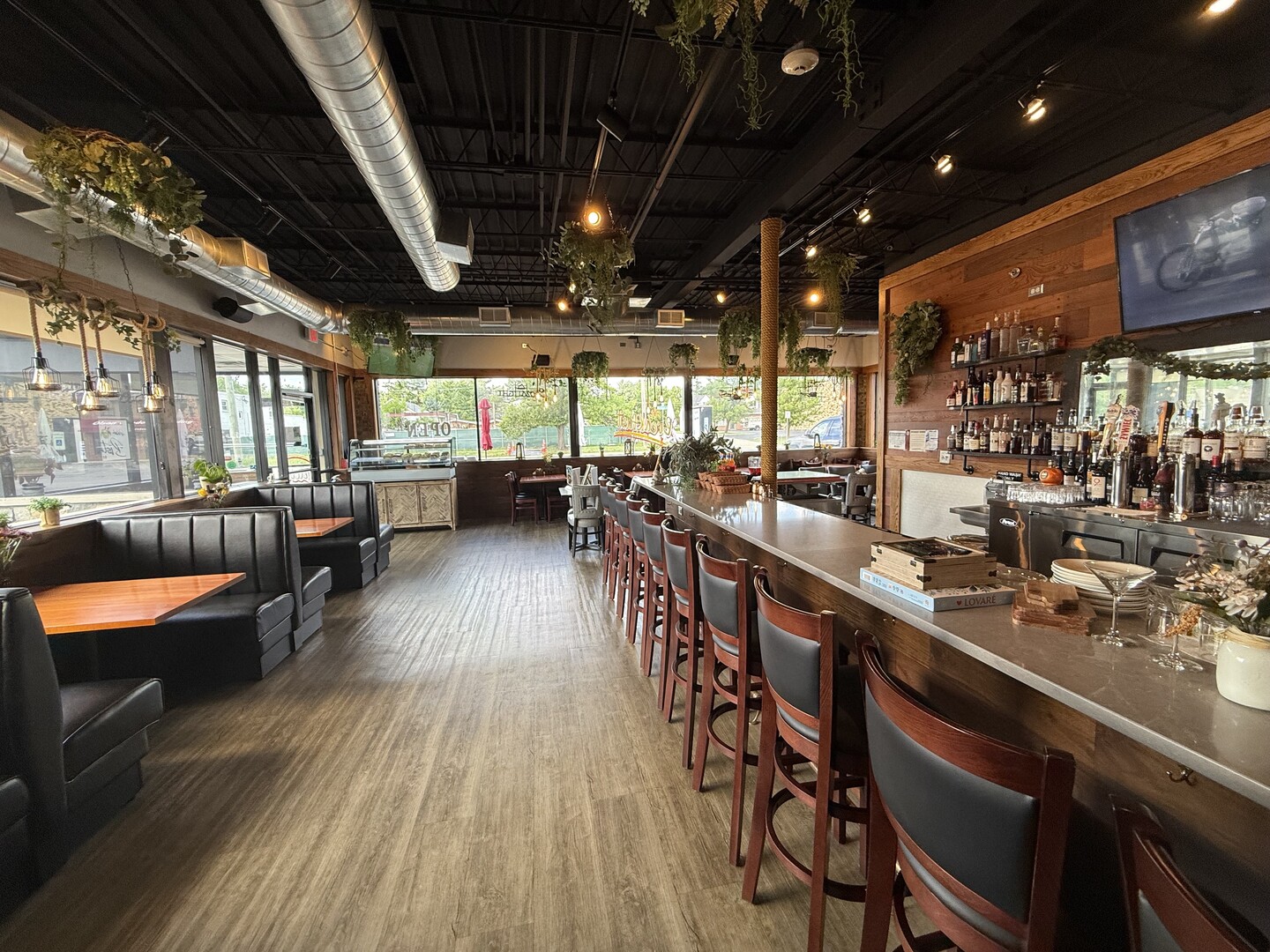 301 W Northwest Highway, Barrington, IL 60010