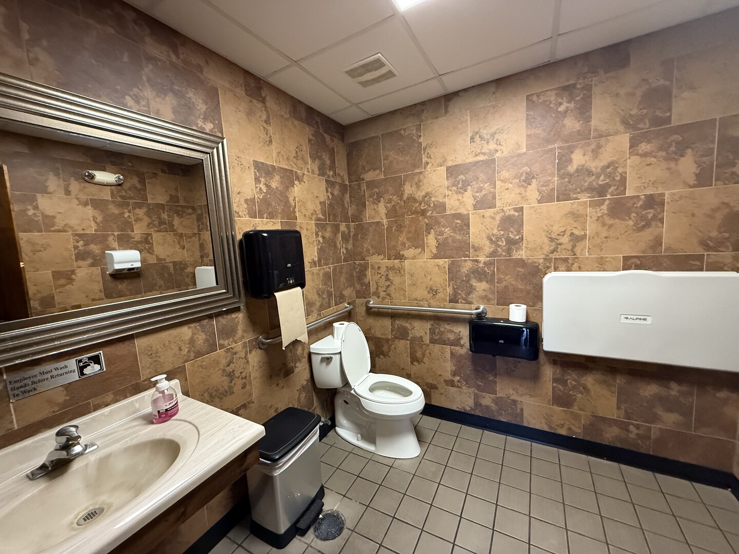 301 W Northwest Highway, Barrington, IL 60010