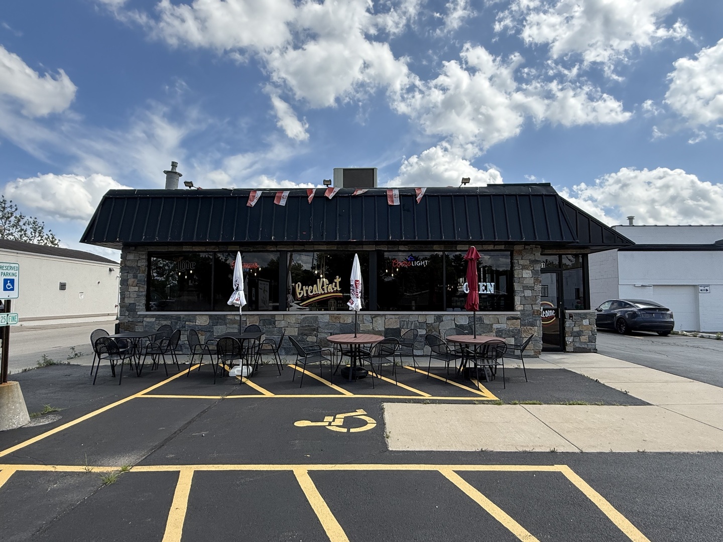 301 W Northwest Highway, Barrington, IL 60010