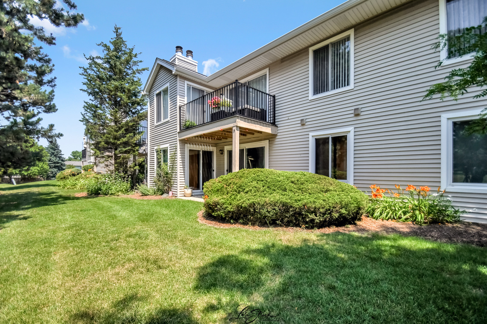 7000 Remington Court #102, Woodridge, IL 60517