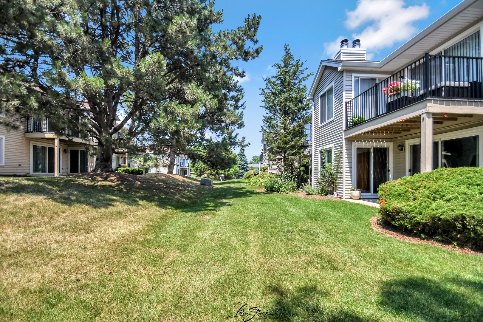 7000 Remington Court #102, Woodridge, IL 60517