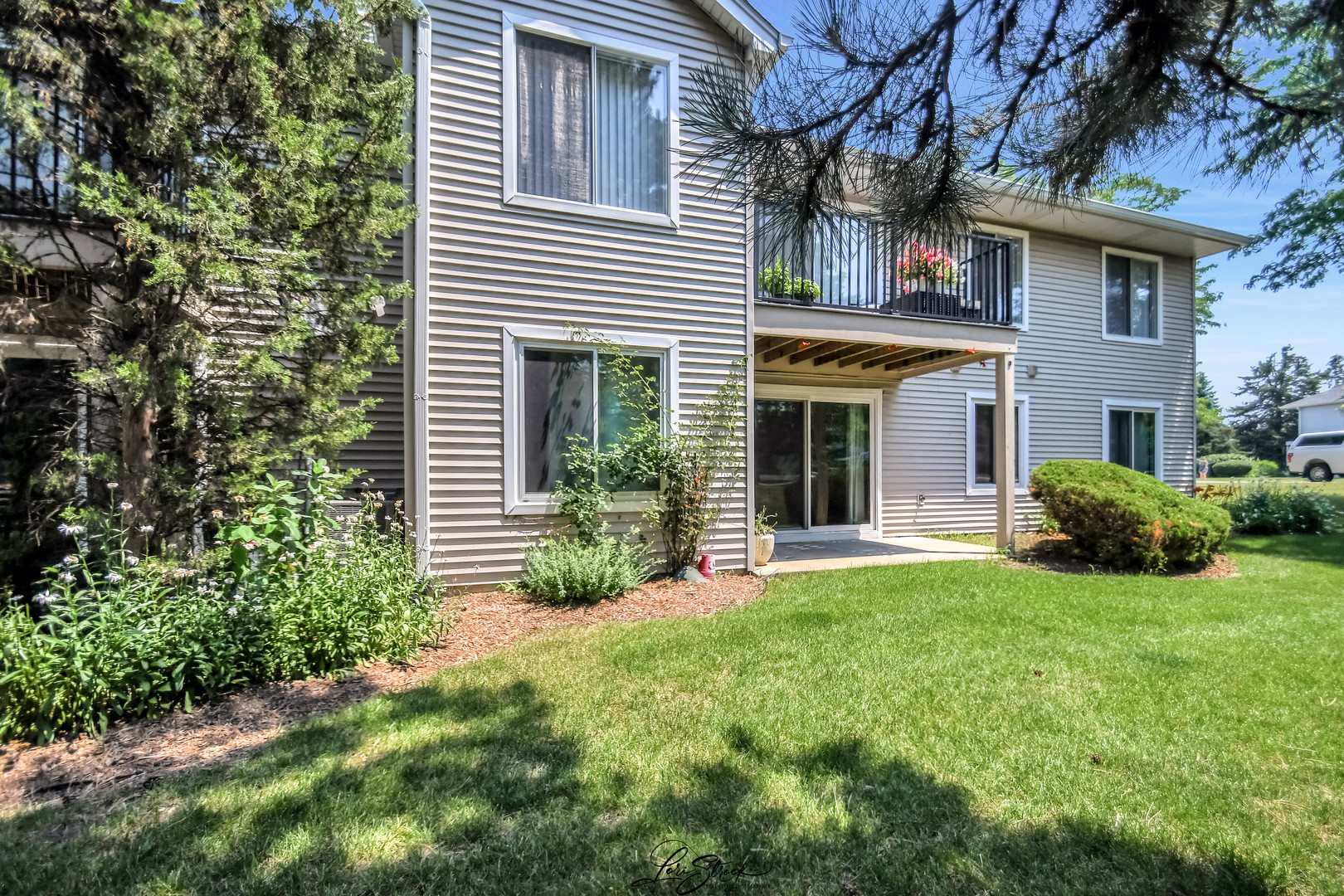 7000 Remington Court #102, Woodridge, IL 60517