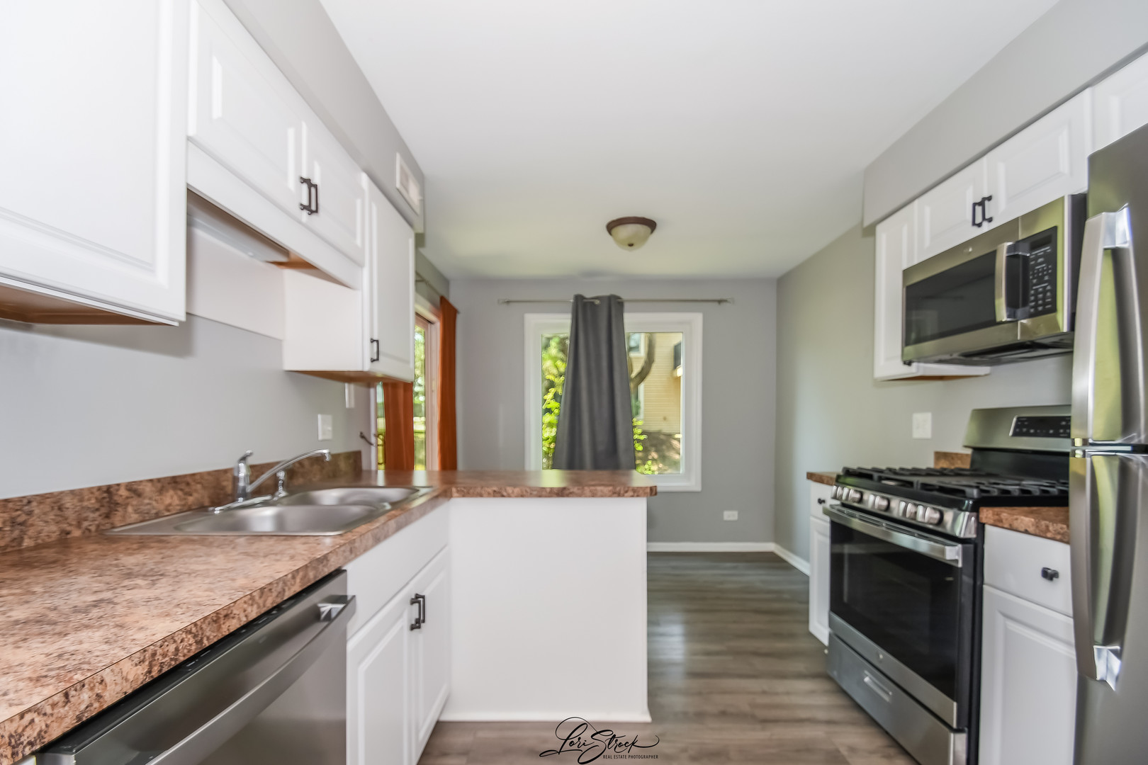 7000 Remington Court #102, Woodridge, IL 60517