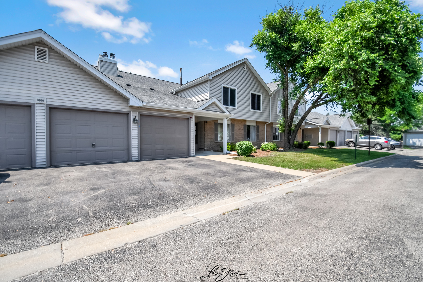 7000 Remington Court #102, Woodridge, IL 60517