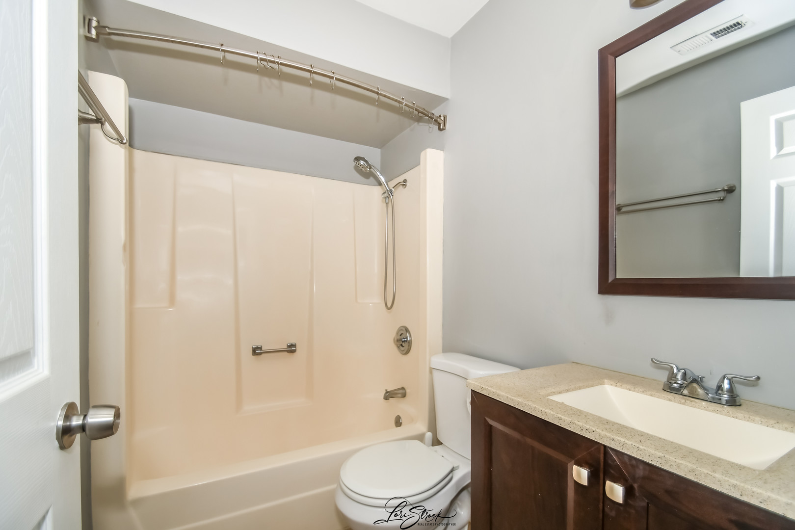 7000 Remington Court #102, Woodridge, IL 60517