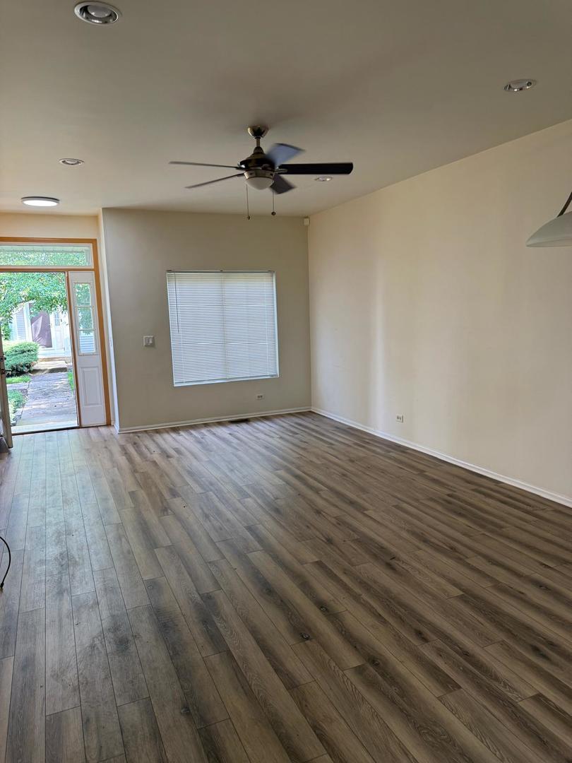 830 County Line Road #830, Aurora, IL 60502