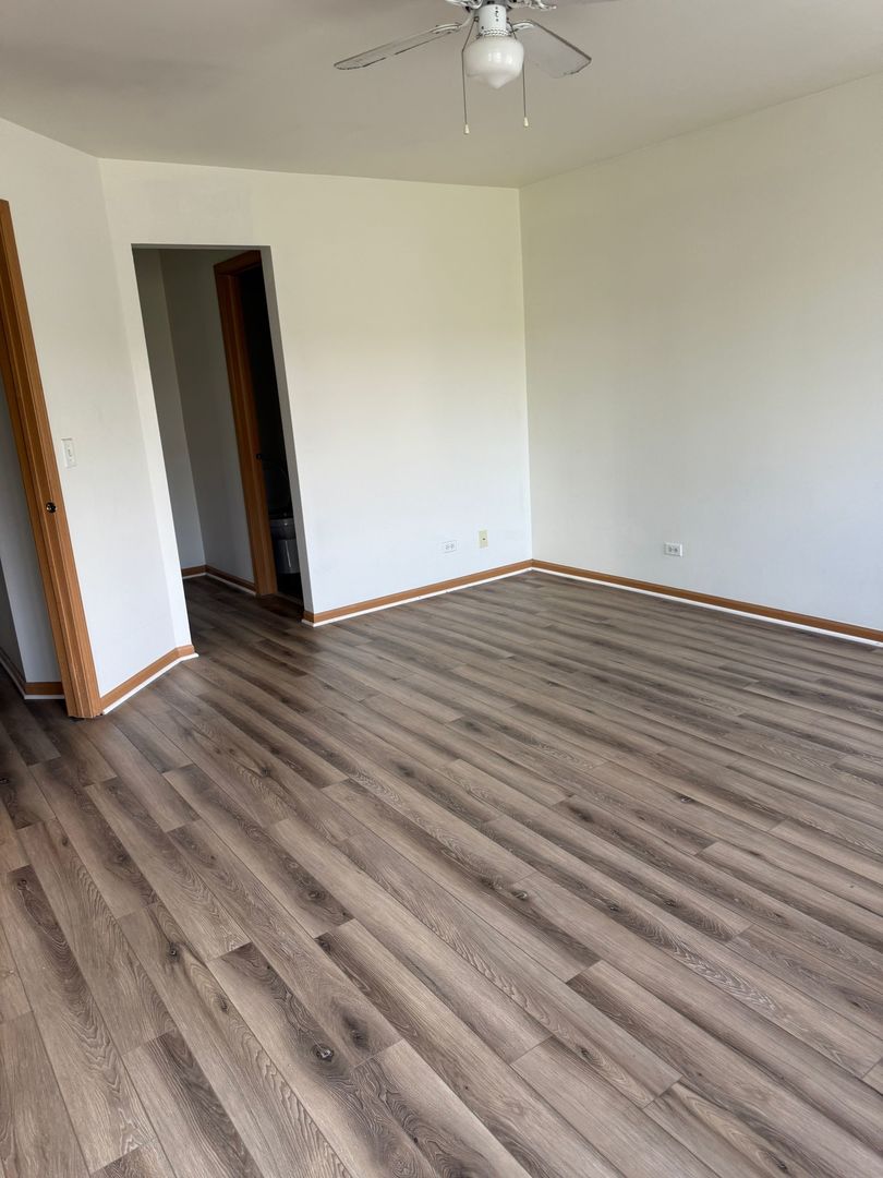 830 County Line Road #830, Aurora, IL 60502