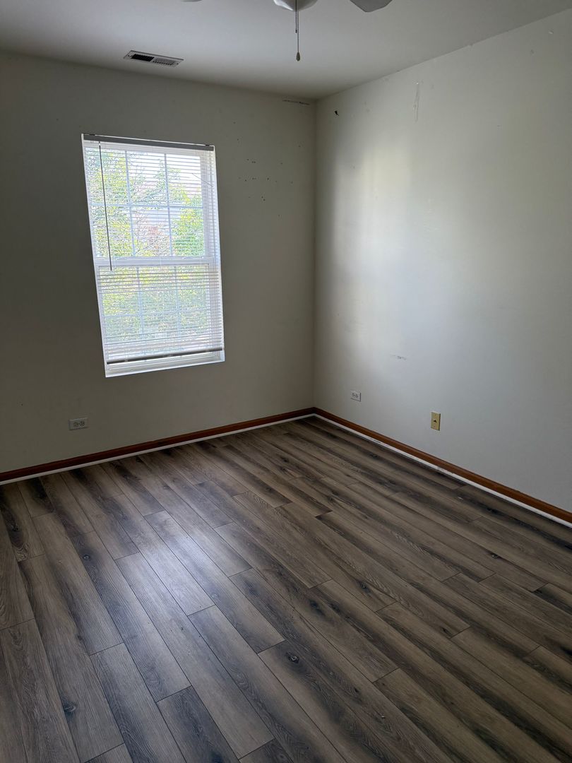 830 County Line Road #830, Aurora, IL 60502