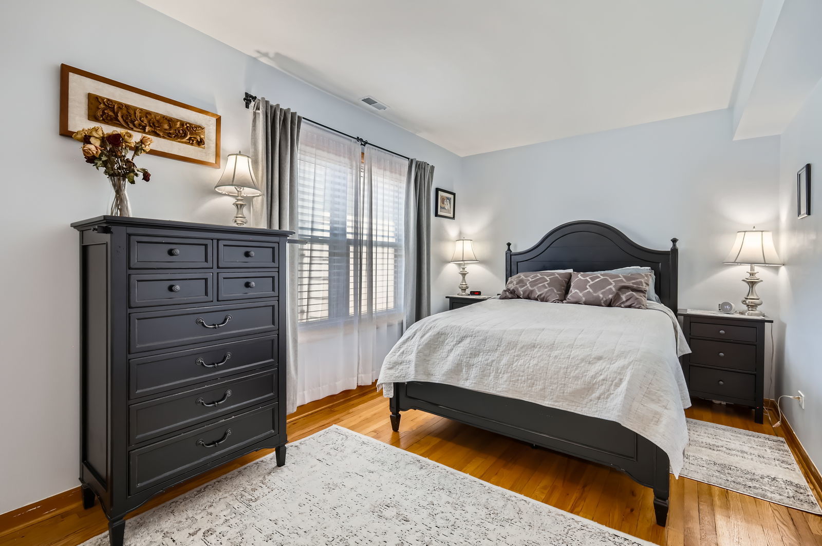 28 S 6th Avenue #1D, La Grange, IL 60525