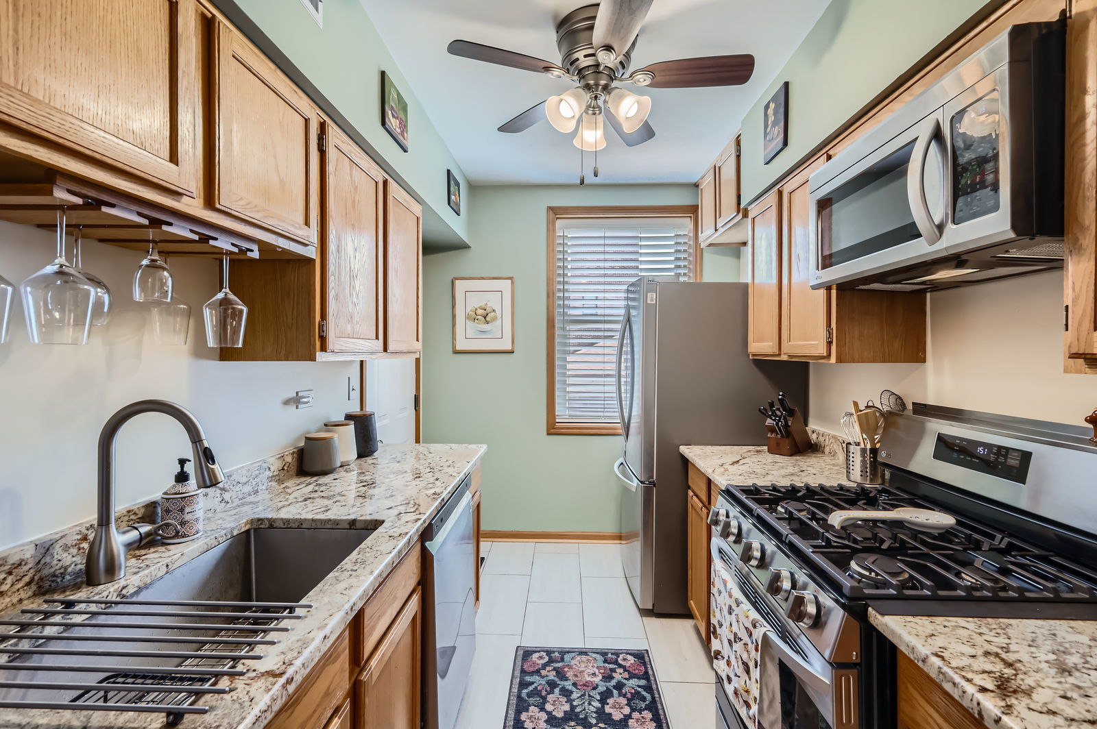 28 S 6th Avenue #1D, La Grange, IL 60525