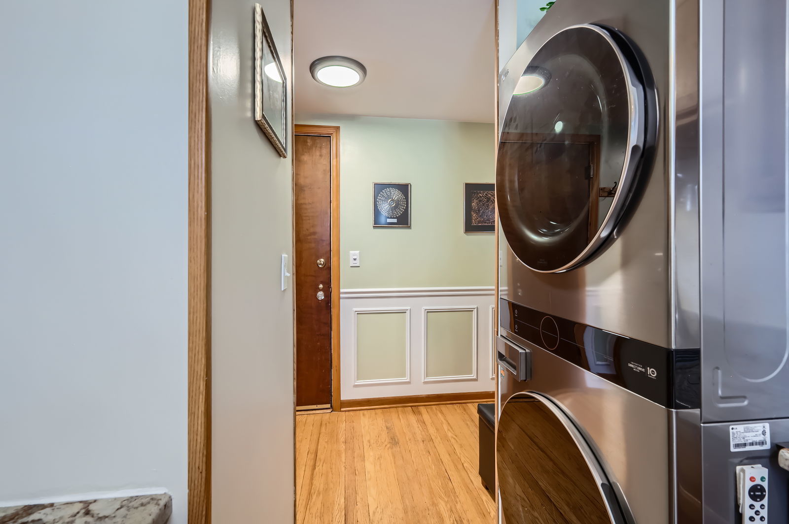 28 S 6th Avenue #1D, La Grange, IL 60525