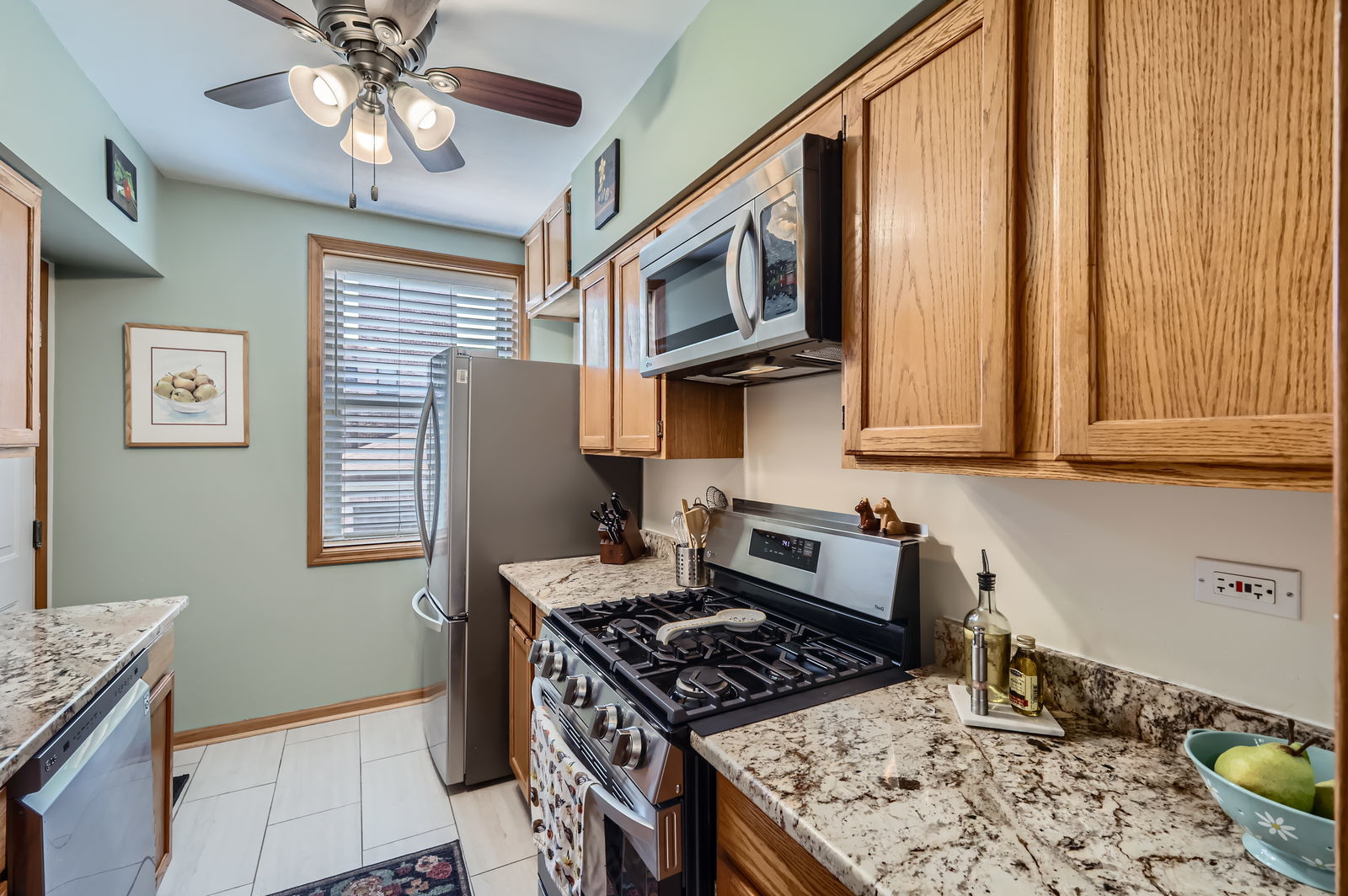 28 S 6th Avenue #1D, La Grange, IL 60525