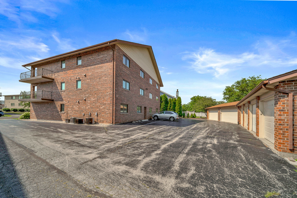 16719 Paxton Avenue #2S, Tinley Park, IL 60477