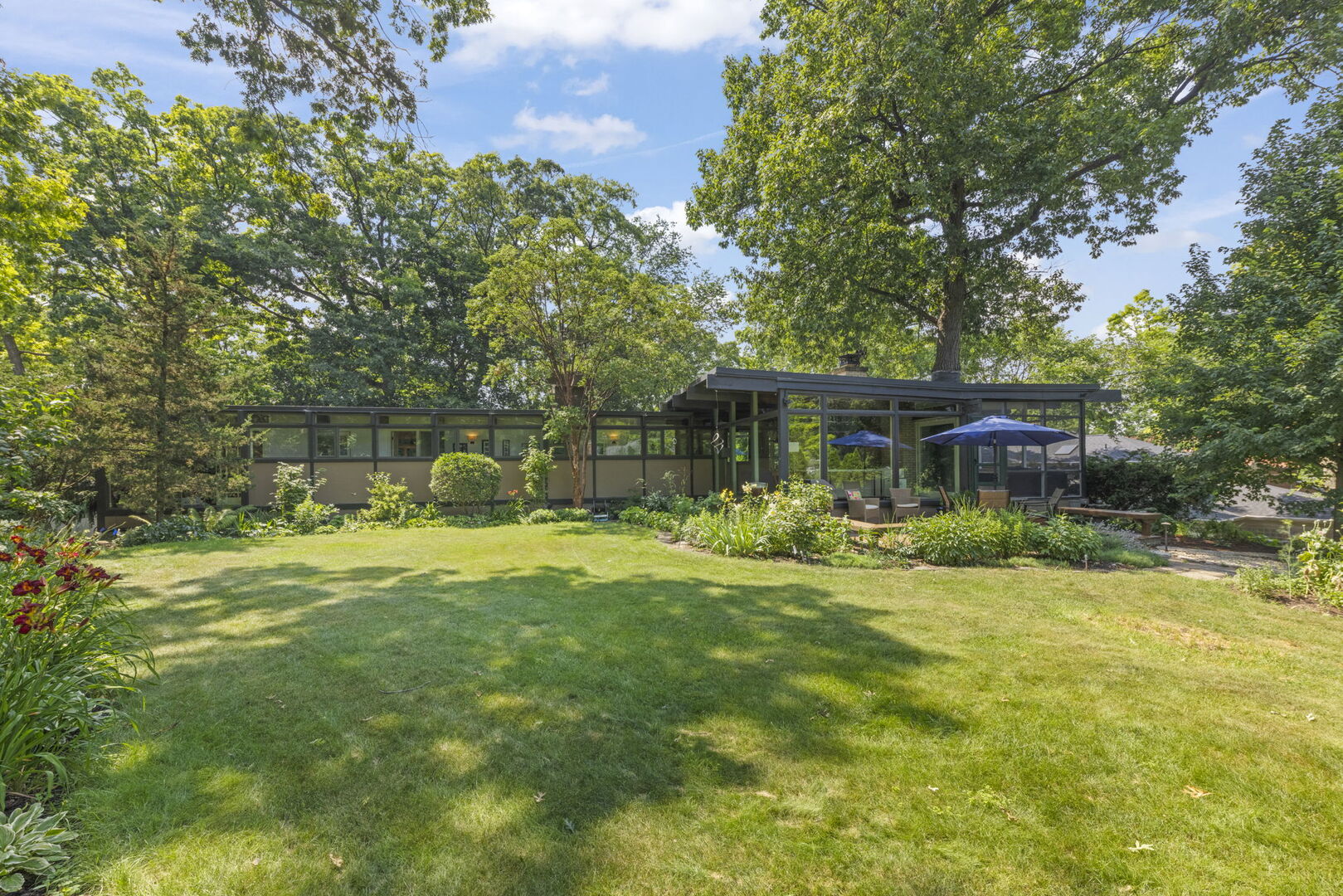625 Midway Park, Glen Ellyn, IL 60137