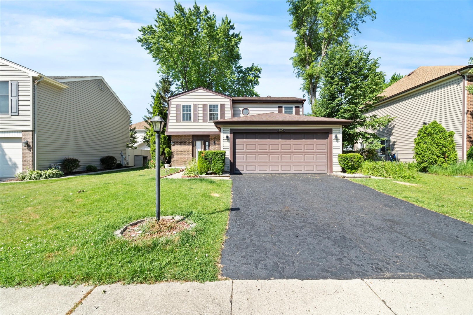 640 Rodenburg Road, Roselle, IL 60172
