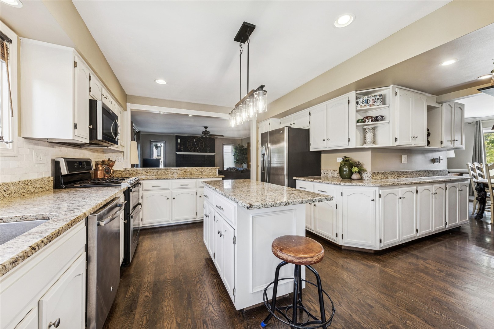 4542 Basswood Drive, Lisle, IL 60532