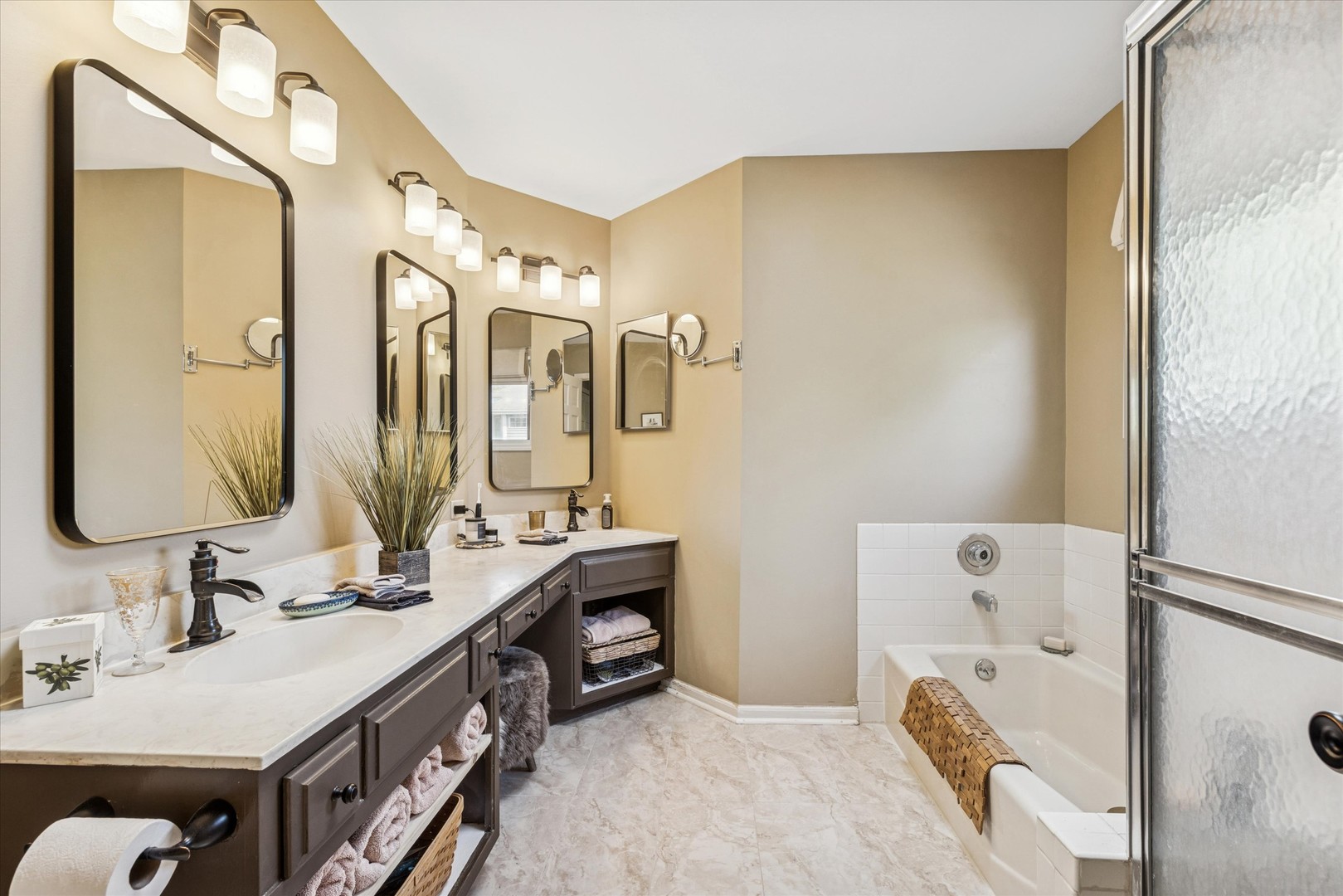 4542 Basswood Drive, Lisle, IL 60532