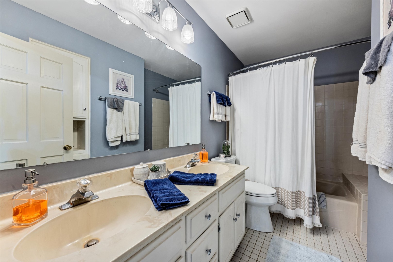 4542 Basswood Drive, Lisle, IL 60532