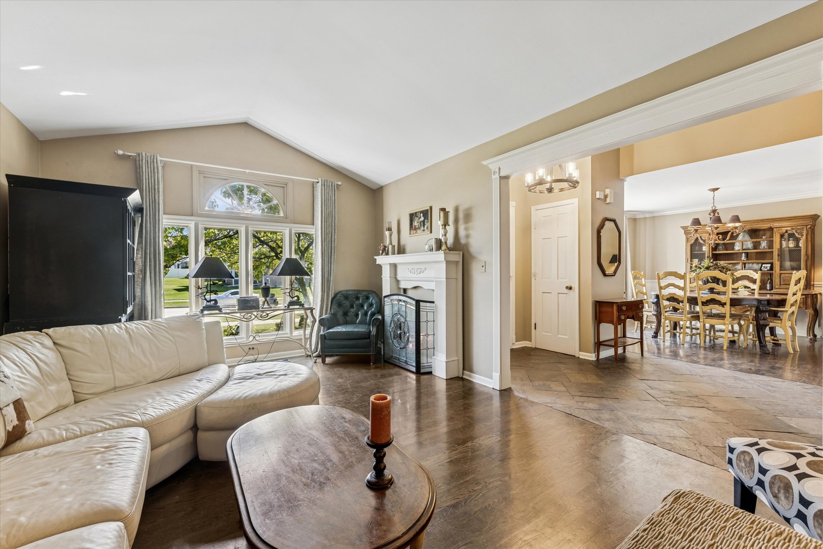 4542 Basswood Drive, Lisle, IL 60532