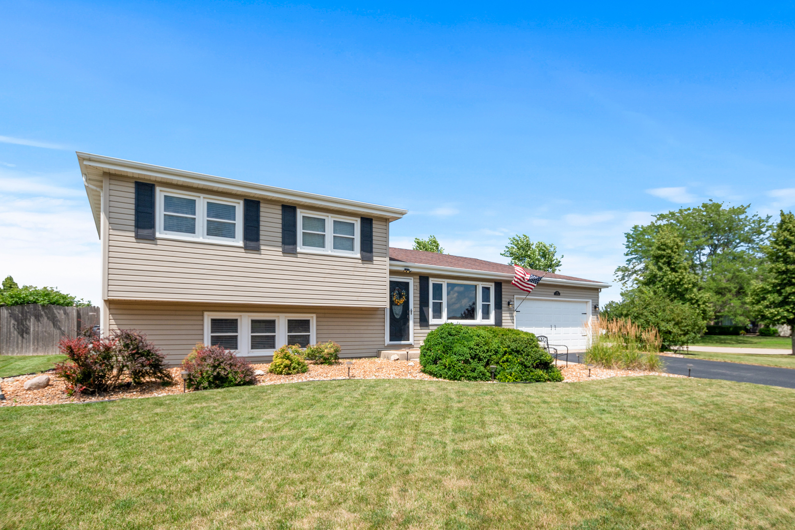 701 Lake Court, New Lenox, IL 60451