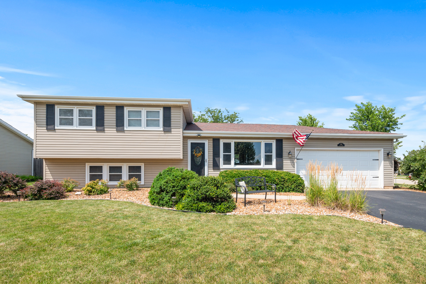 701 Lake Court, New Lenox, IL 60451