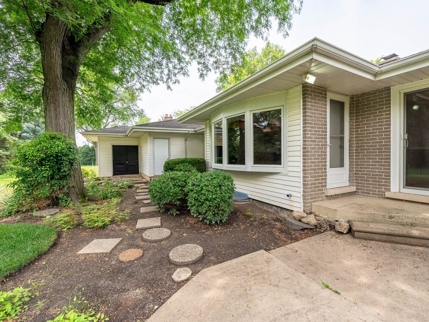 309 S Circle Drive, Palatine, IL 60067