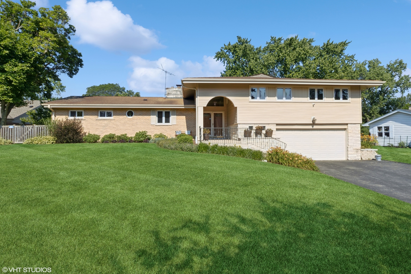 1142 N Perry Drive, Palatine, IL 60067