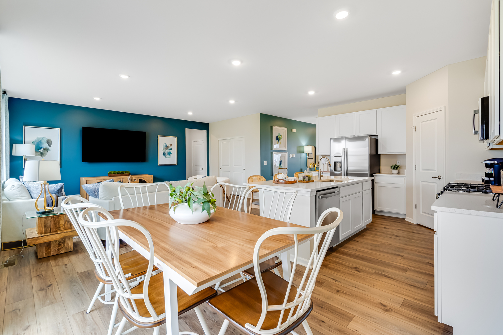 2404 Alan Dale Lane, Yorkville, IL 60560