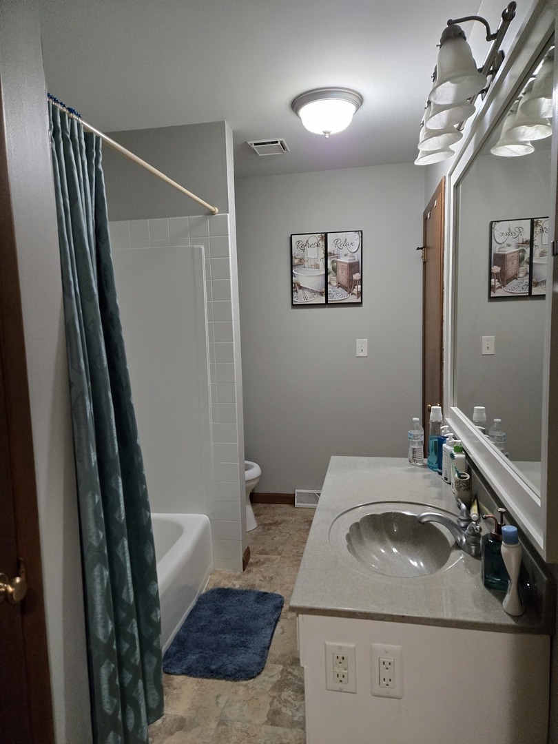 811 N Glenwood Place, Aurora, IL 60506