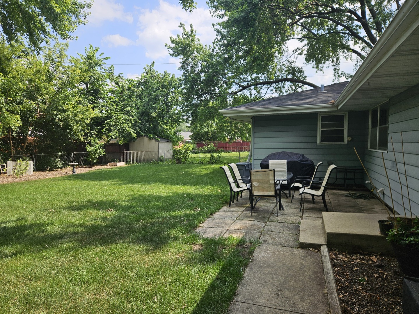 811 N Glenwood Place, Aurora, IL 60506