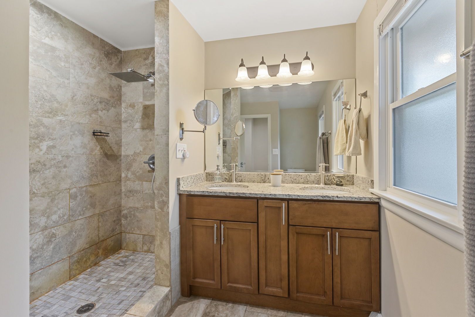 203 Coldren Drive, Prospect Heights, IL 60070