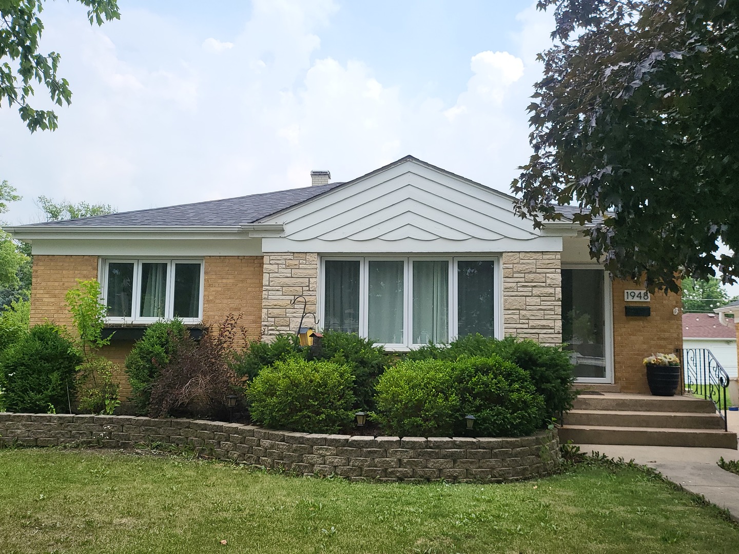 1948 Boeger Avenue, Westchester, IL 60154