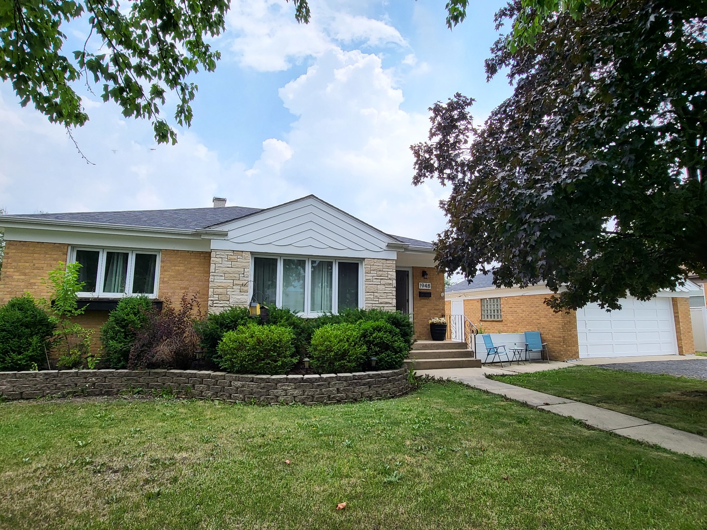 1948 Boeger Avenue, Westchester, IL 60154
