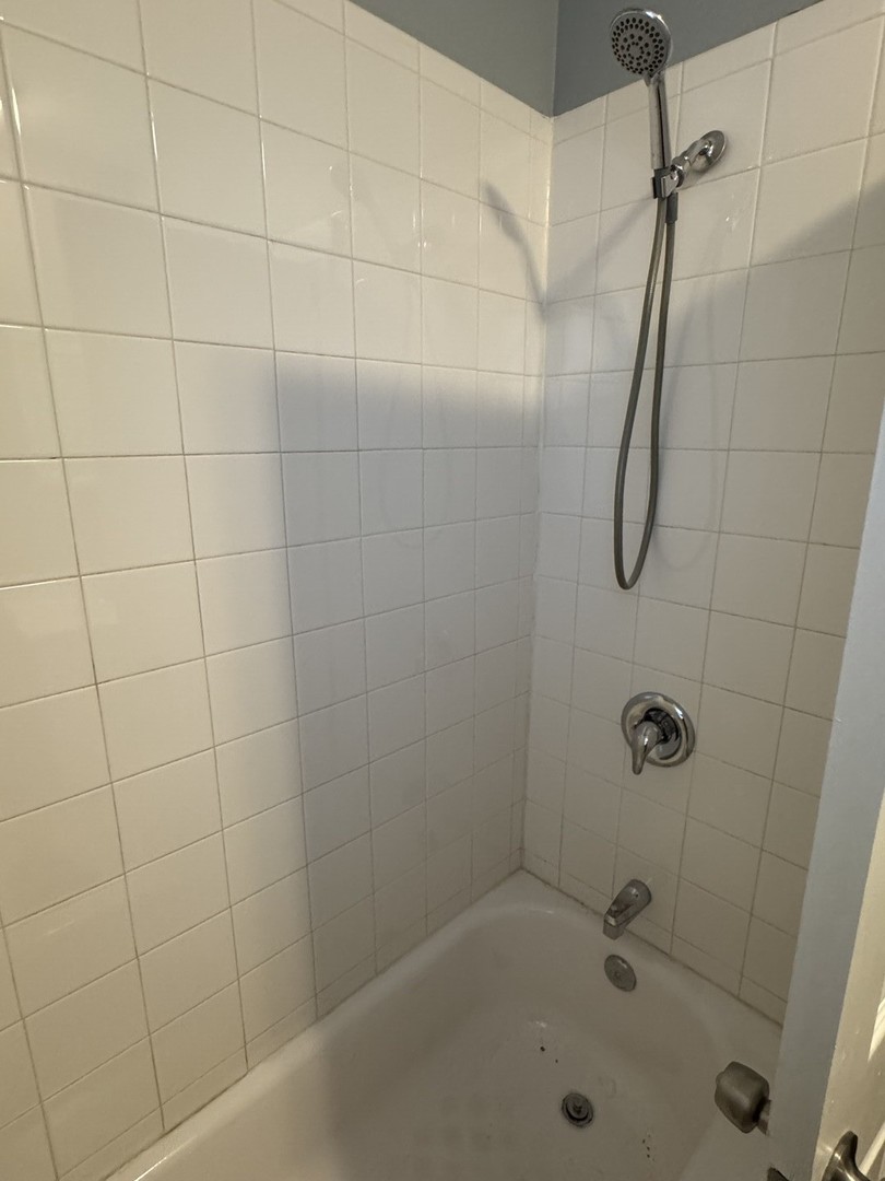 8048 S Champlain Avenue, Chicago, IL 60619