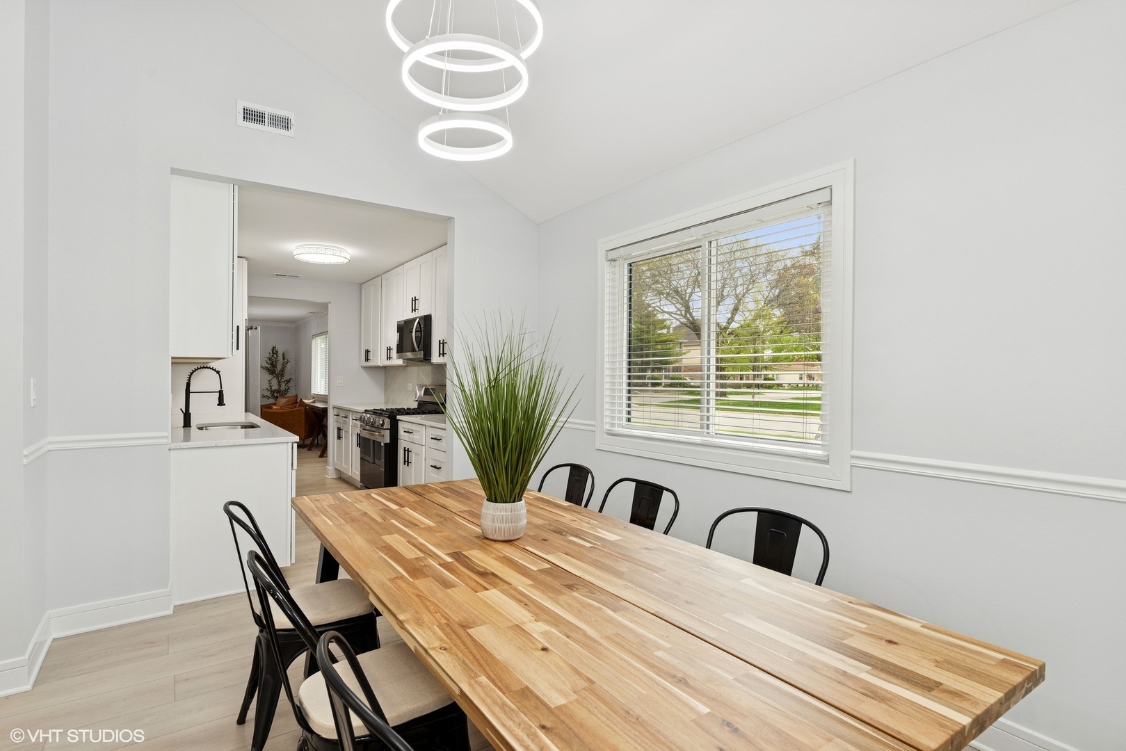 1220 E Rockwell Street, Arlington Heights, IL 60005