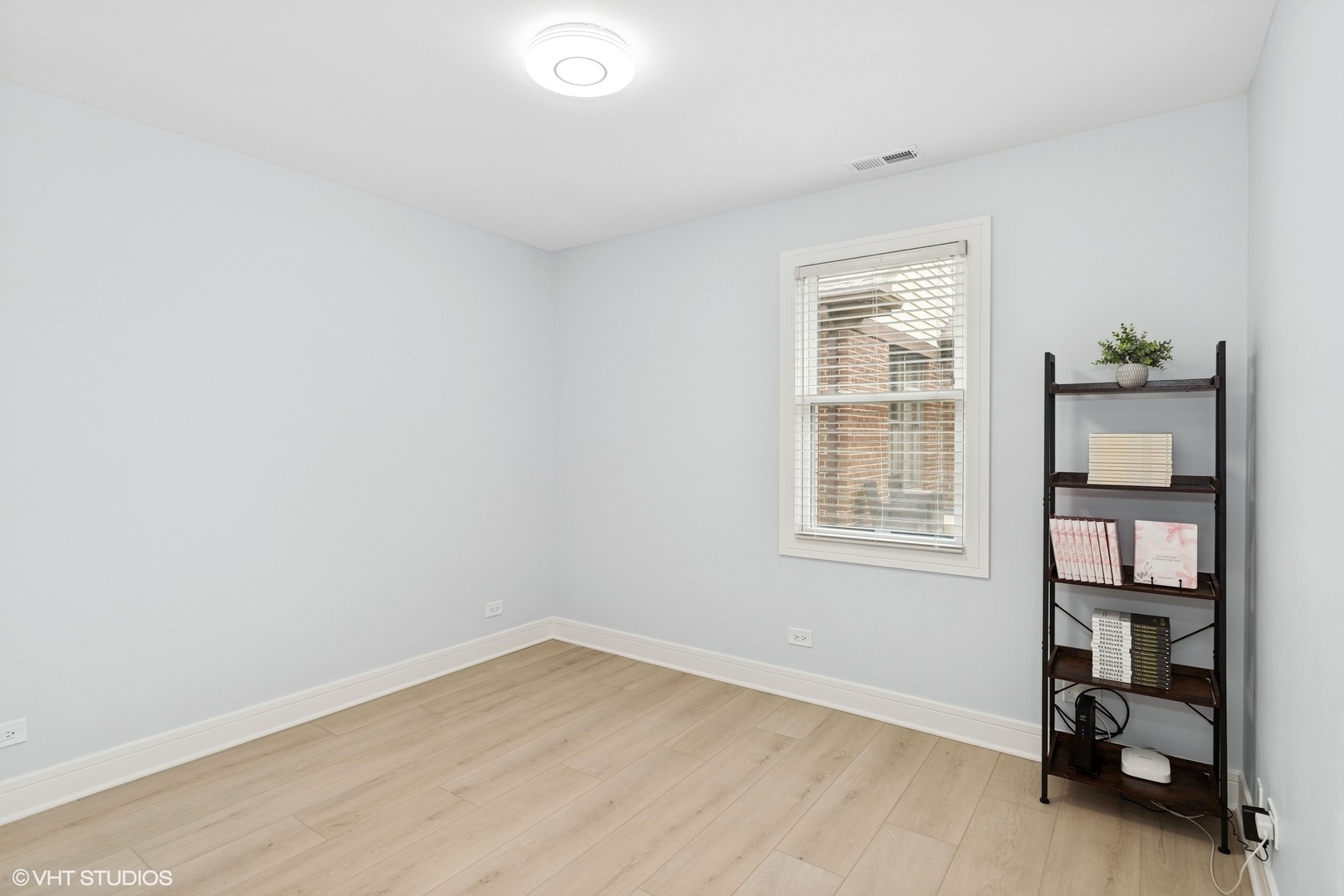 1220 E Rockwell Street, Arlington Heights, IL 60005
