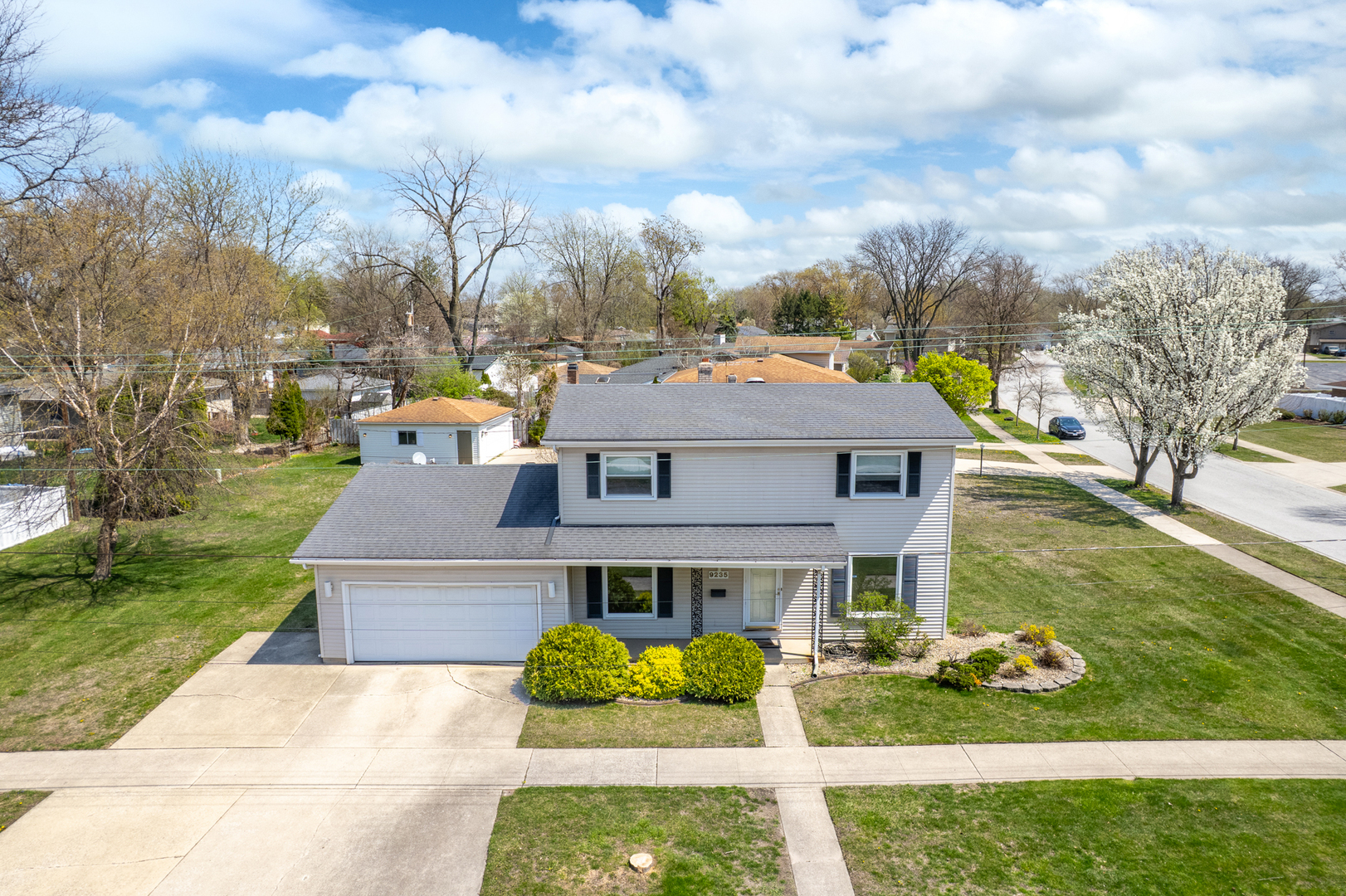 9235 White Oak Avenue, Munster, IN 46321