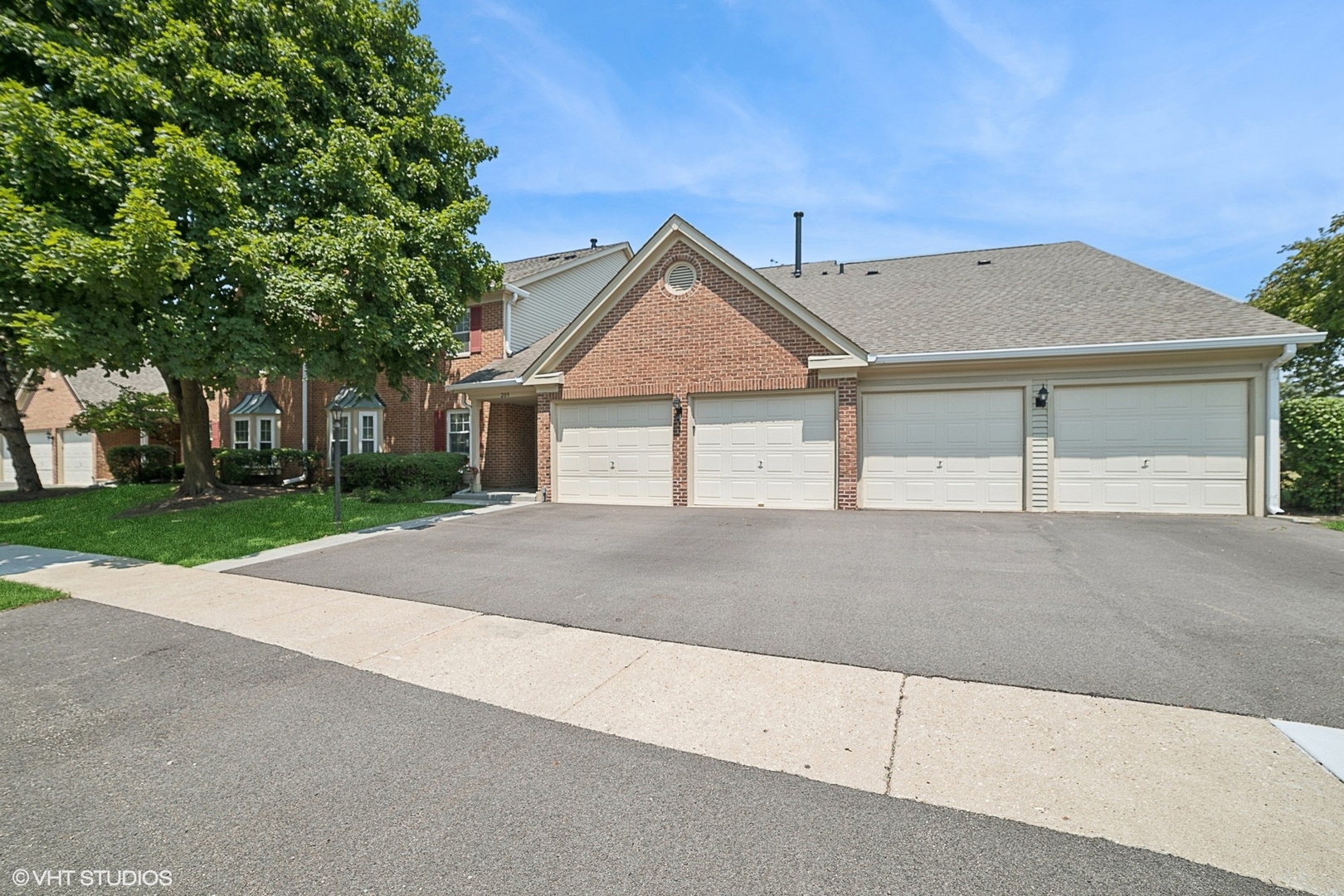 209 Dublin Lane #Z2, Schaumburg, IL 60194