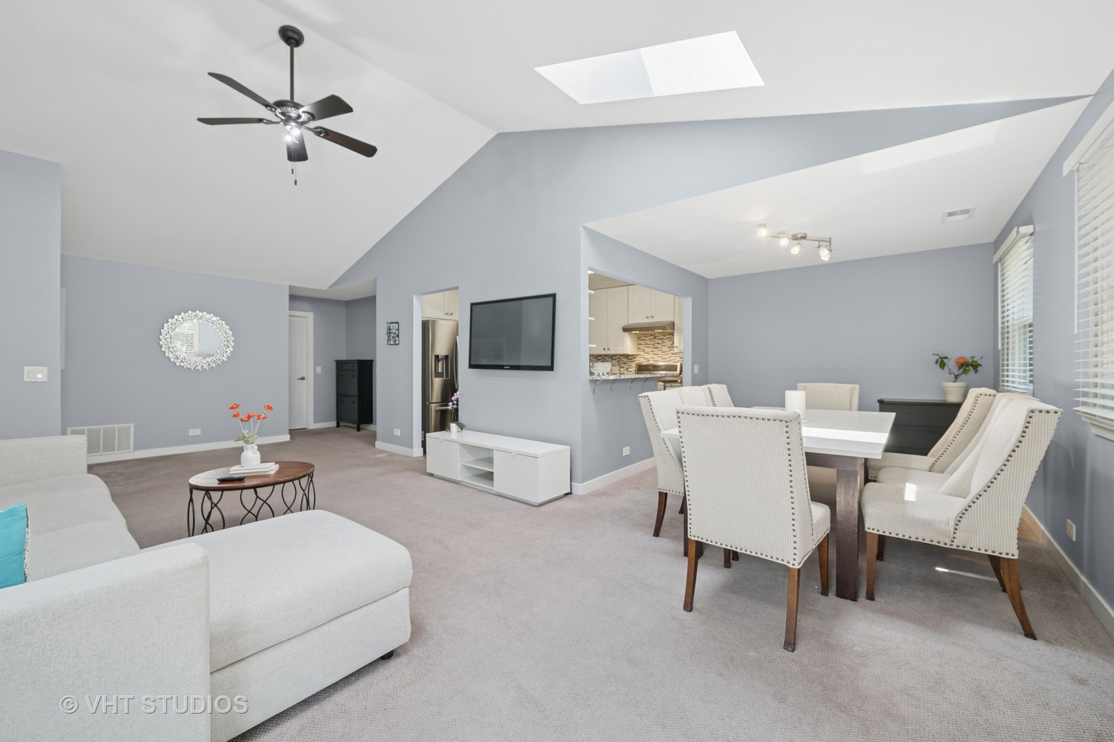 209 Dublin Lane #Z2, Schaumburg, IL 60194