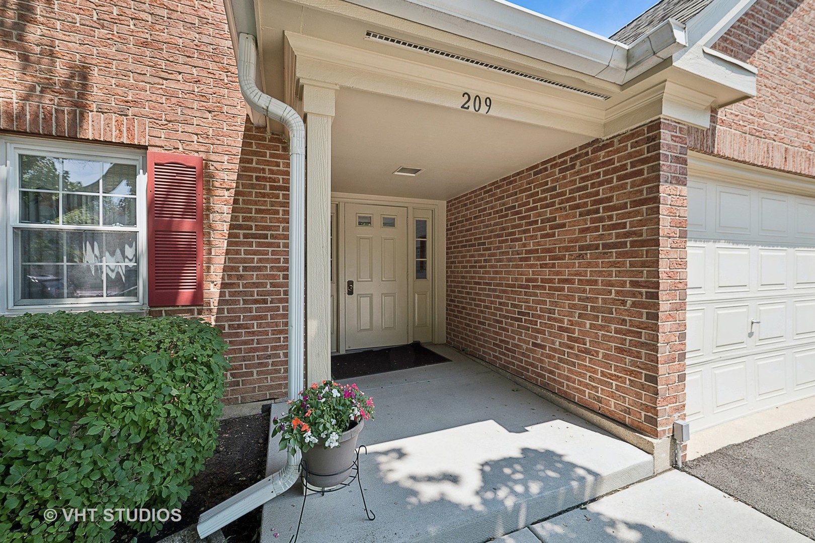 209 Dublin Lane #Z2, Schaumburg, IL 60194
